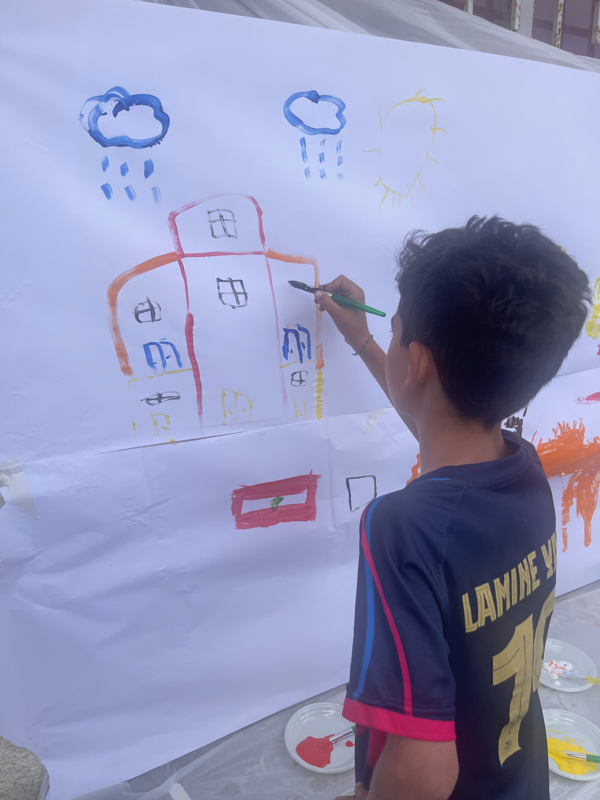 14_Boy_painting_building_scene