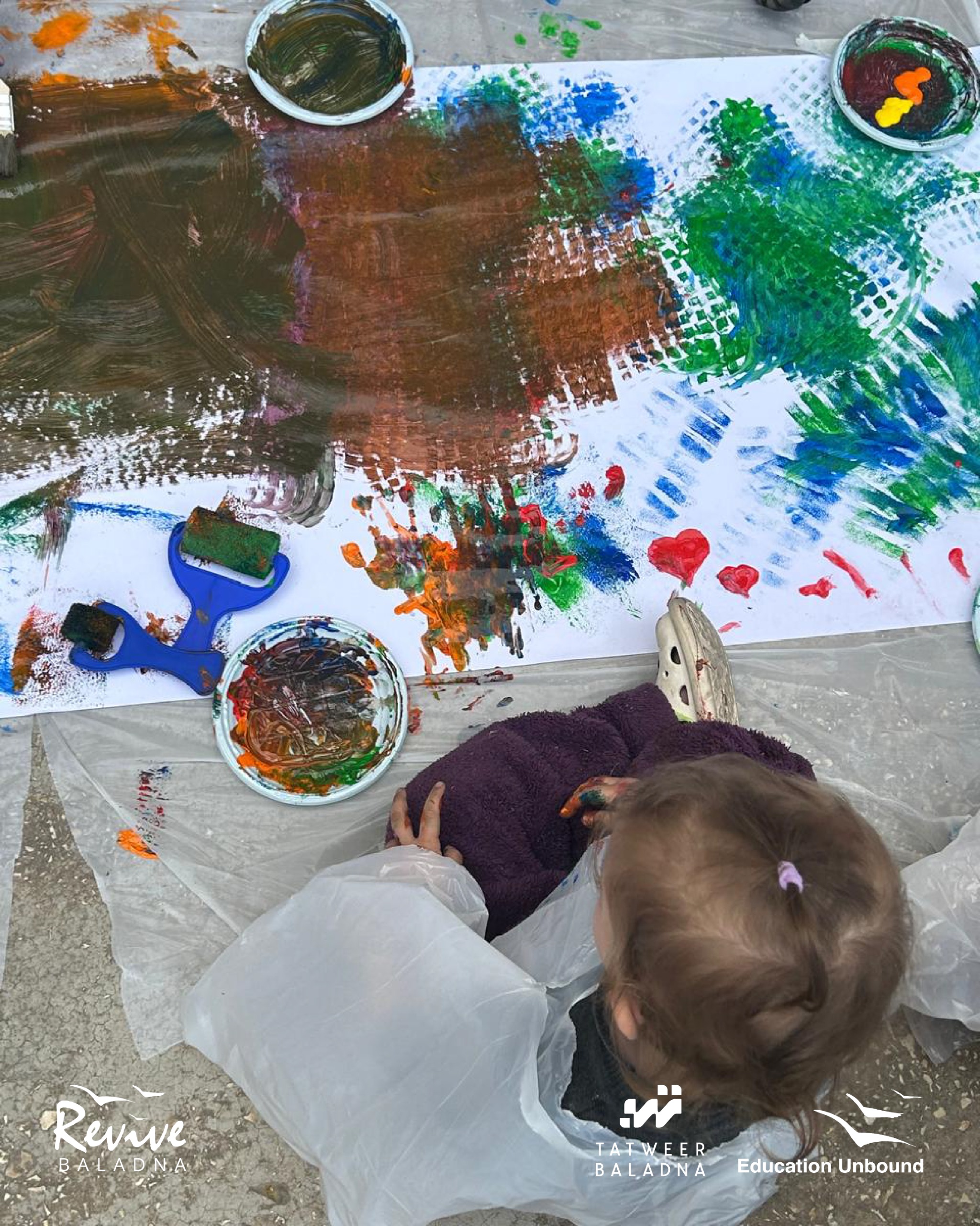 19_Toddler_painting_hearts